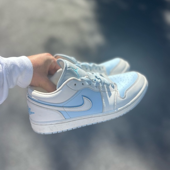 Jordan 1 Low ‘Reverse Ice Blue’ 9.5M - Picture 1 of 3